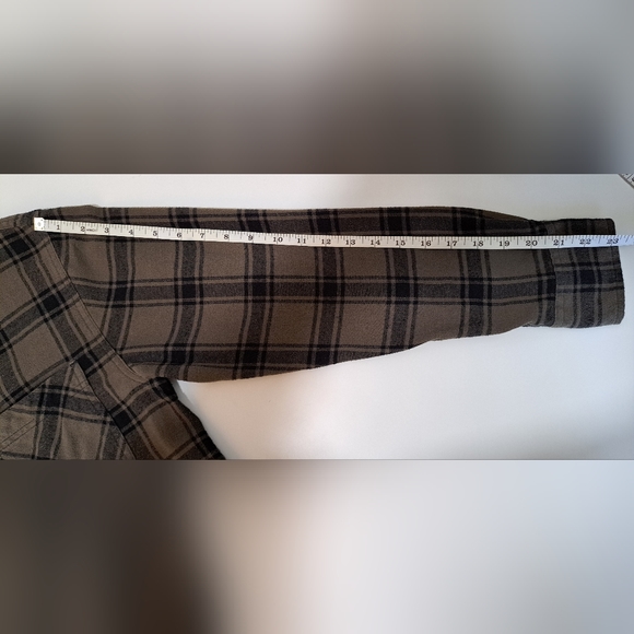 Northeast Outfitters Army Green and Black Button Down Flannel Size Small - Picture 8 of 8